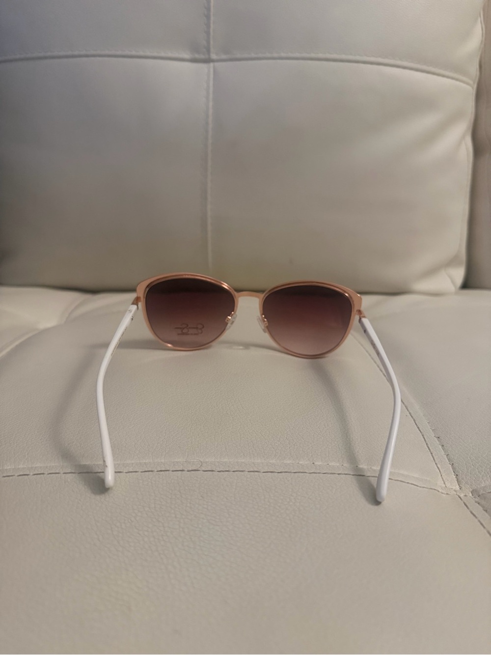 Jessica Simpson White Frame Sunglasses with Rose Gold Trim - Picture 5 of 5